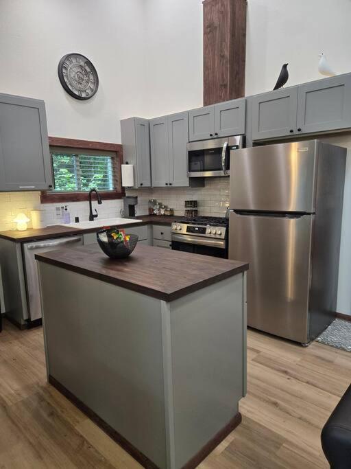 Dovetail Den - Tranquil With Hot Tub And Air Conditioning *